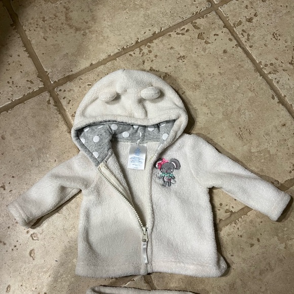 Small wonders 2 piece fleece hoodie and pants set, size 0-3 months - Picture 6 of 7